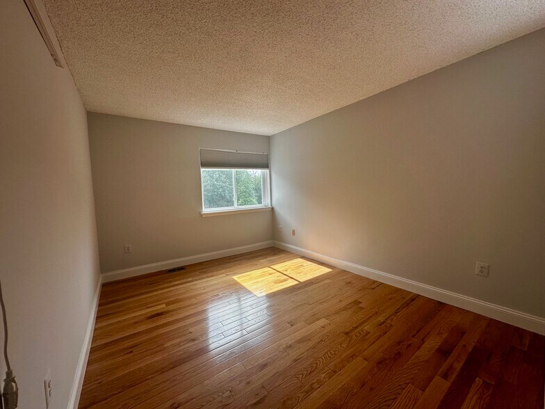 Building Photo - 99 Thoreau Dr