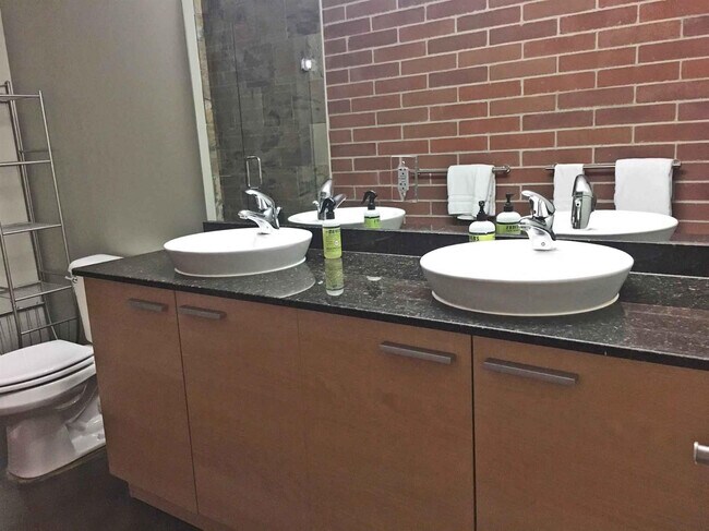 Building Photo - 322 E Liberty St