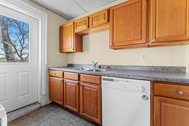 Building Photo - 211 Otter Ave