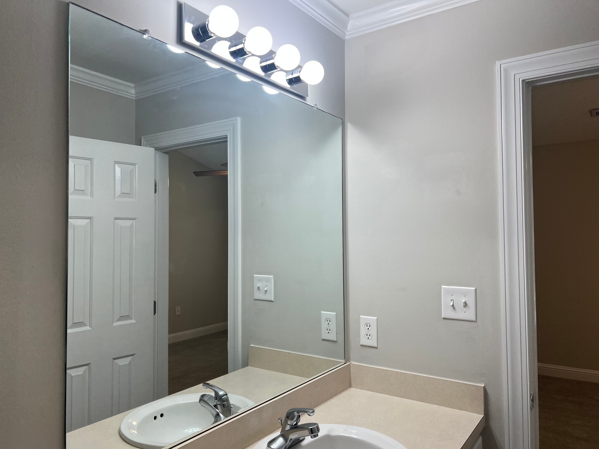 Building Photo - 1108 Crescent Meadows Dr