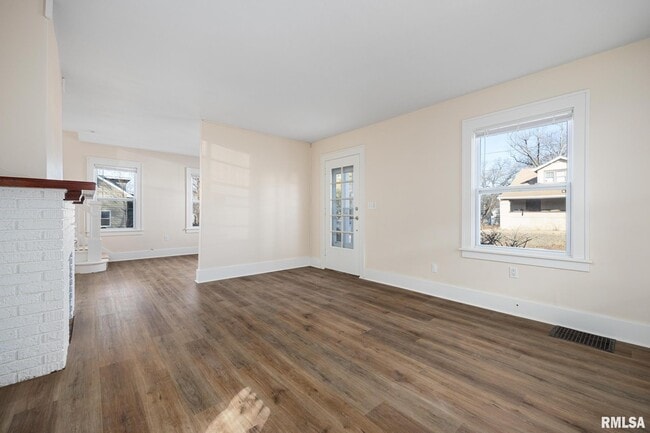 Building Photo - 400 E Virginia Ave