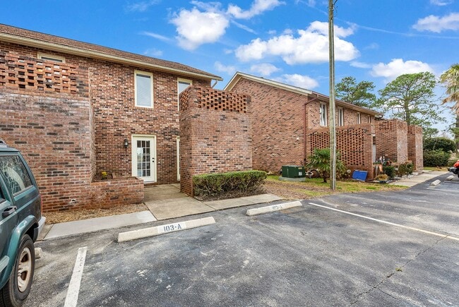 Building Photo - Master Suite with Balcony!!! Completely remodeled 2 level townhome close to the beaches of Surfside!