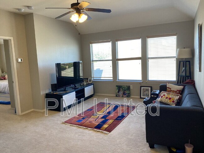 Building Photo - 15620 Gatehouse Dr