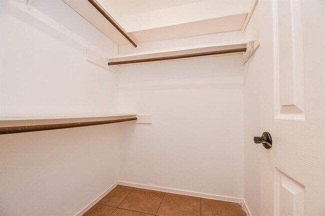 Building Photo - 2430 Ridge Hollow Dr