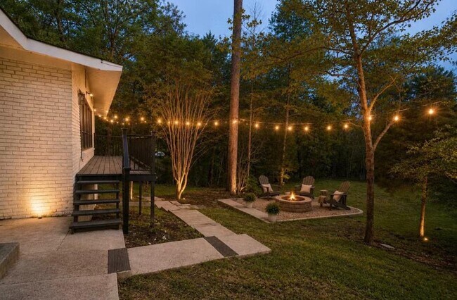Building Photo - 323 Forrest Glen Rd