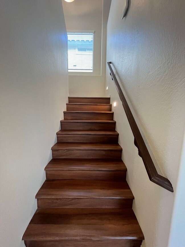 Building Photo - 4 Bedroom Home with Loft in Stonefield Com...