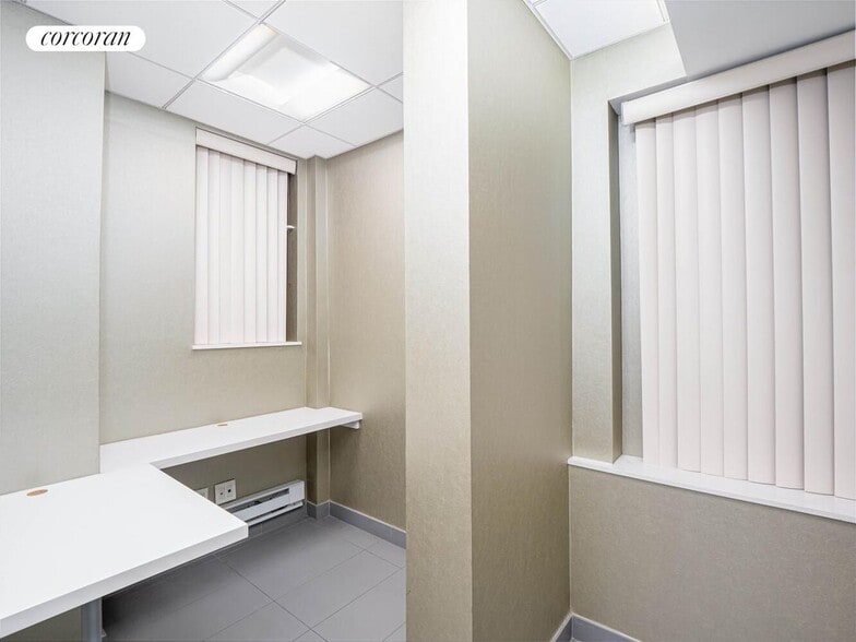 Building Photo - 903 Lexington Ave