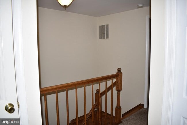Building Photo - 8278 Waterside Ct