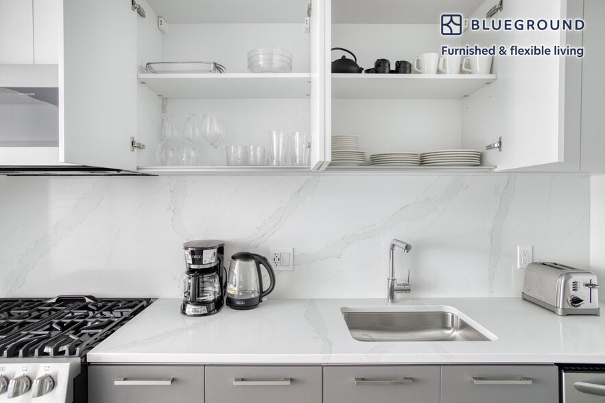 Building Photo - 949 1st St SE