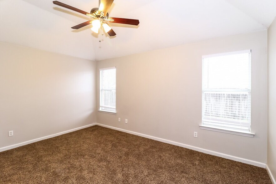 Building Photo - 9704 Java Cove