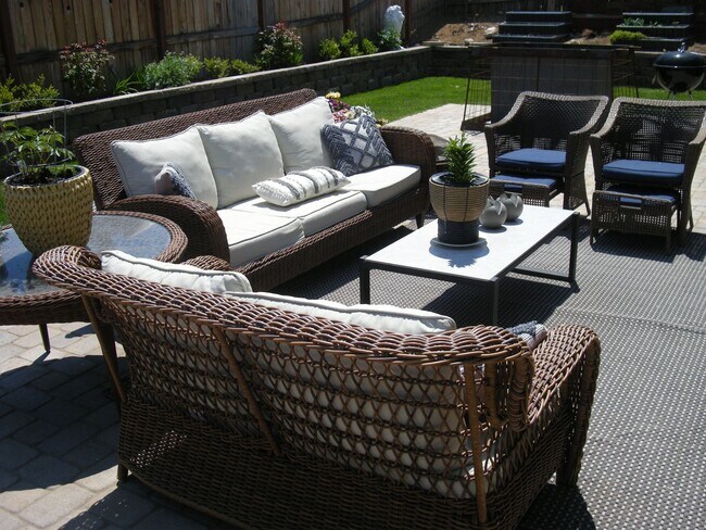 Building Photo - Fully Furnished Four Bedroom, Three Bath H...