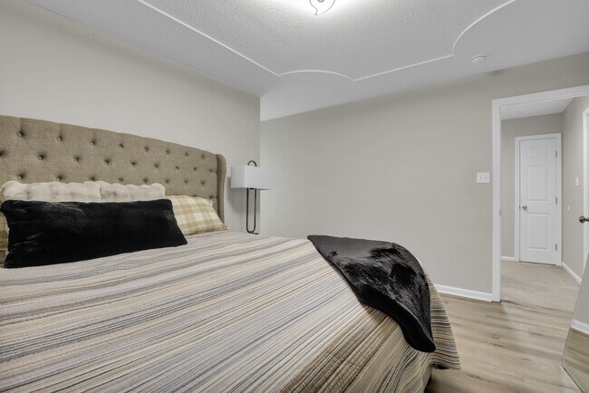 Building Photo - 136 Meadowside Ln