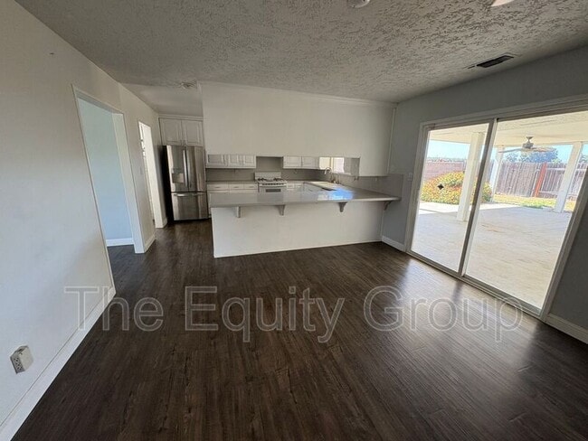 Building Photo - 473 W Deodar Ln