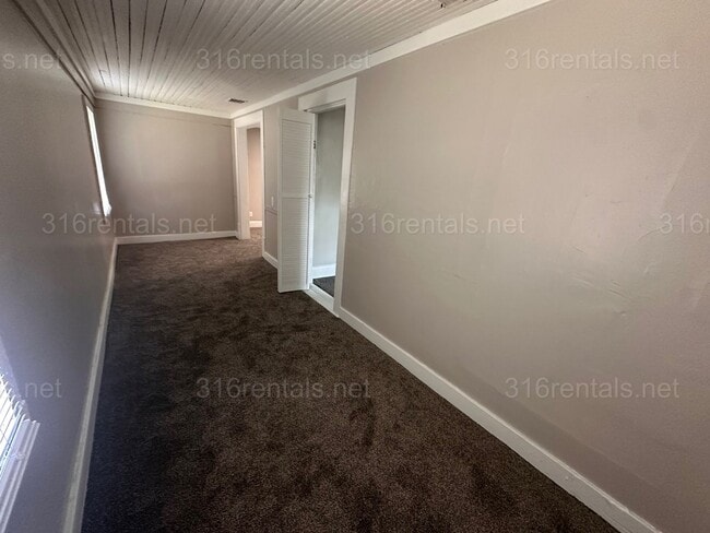 Building Photo - $1445 - 5 room 2.5 bathroom - Single Family Home