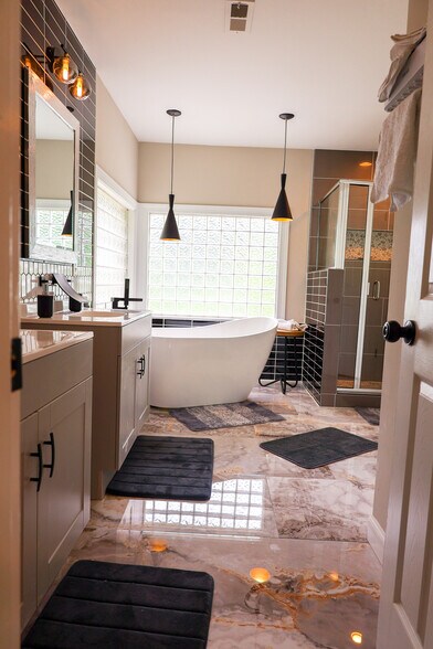 Building Photo - 1208 Enchanted Oaks Dr
