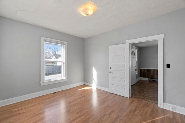 Building Photo - 1008 N Boone St