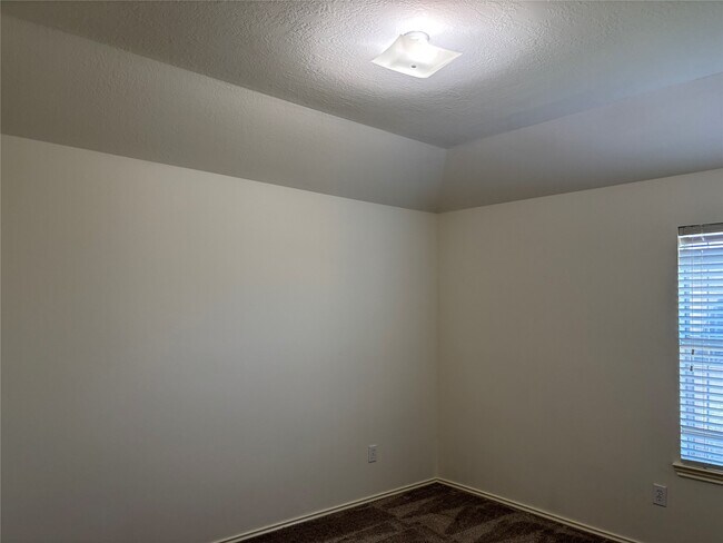 Building Photo - 21223 Colton Cove Dr