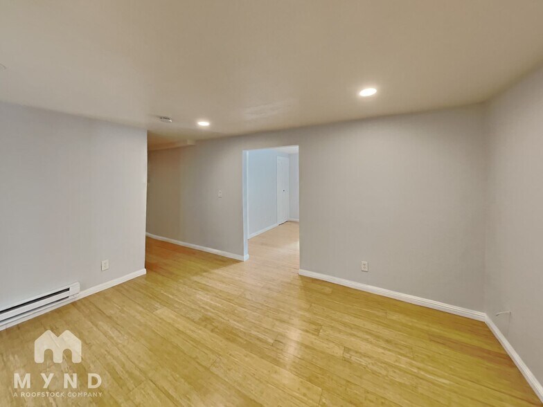 Building Photo - 613 18th St