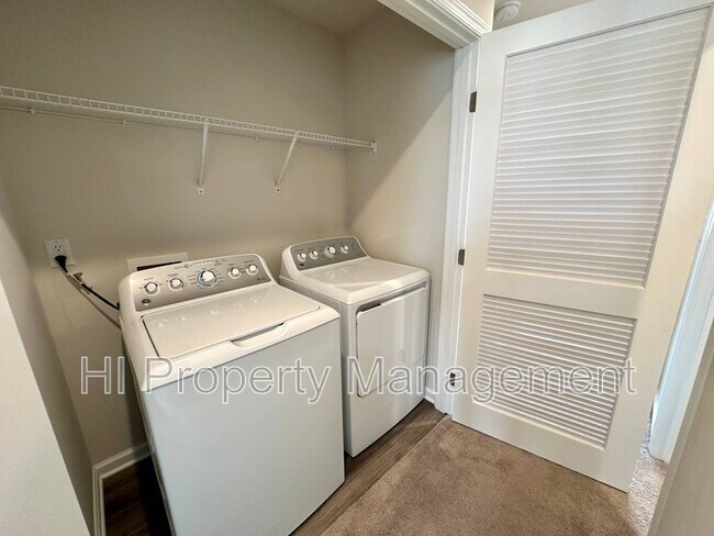 Building Photo - 11 High Pne Trl