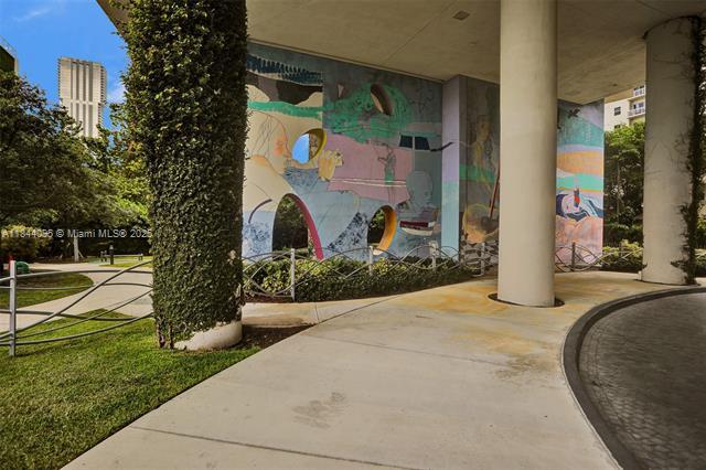 Building Photo - 460 NE 28th St