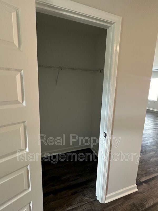 Building Photo - 231 Hill Ln