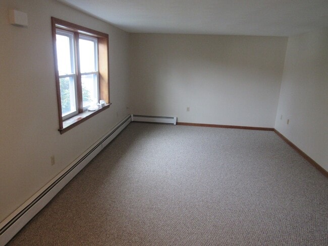Building Photo - Dracut Beautifully renovated Townhouse for Rent!
