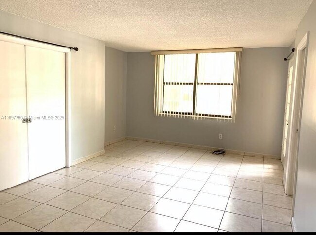 Building Photo - 14501 N Kendall Dr