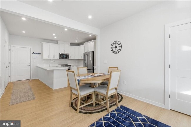 Building Photo - 13538 Sayward Blvd