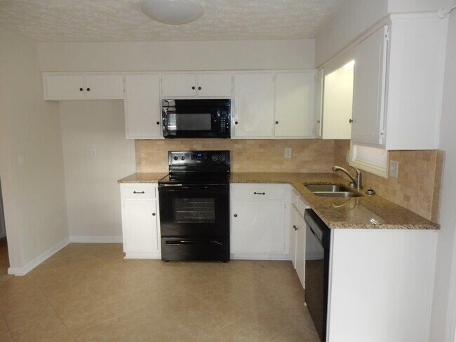 Building Photo - 8110 Trafalgar Way