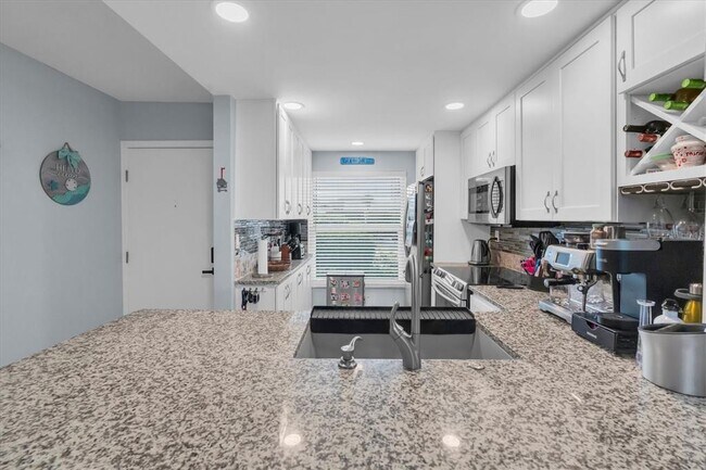 Building Photo - 6210 Sun Blvd