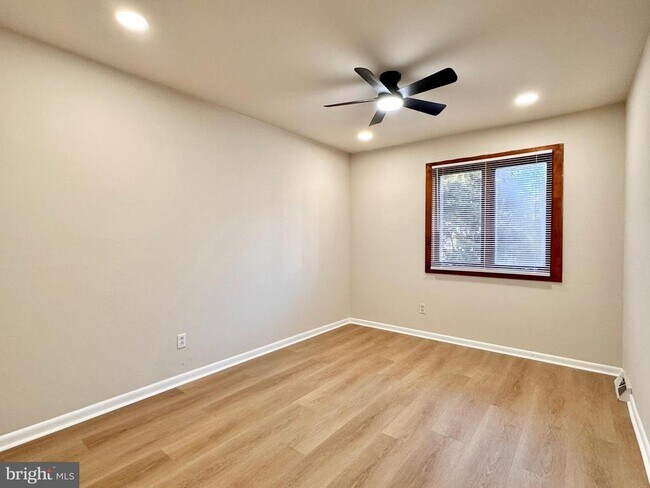 Building Photo - 4800 Sugar Plum Ct