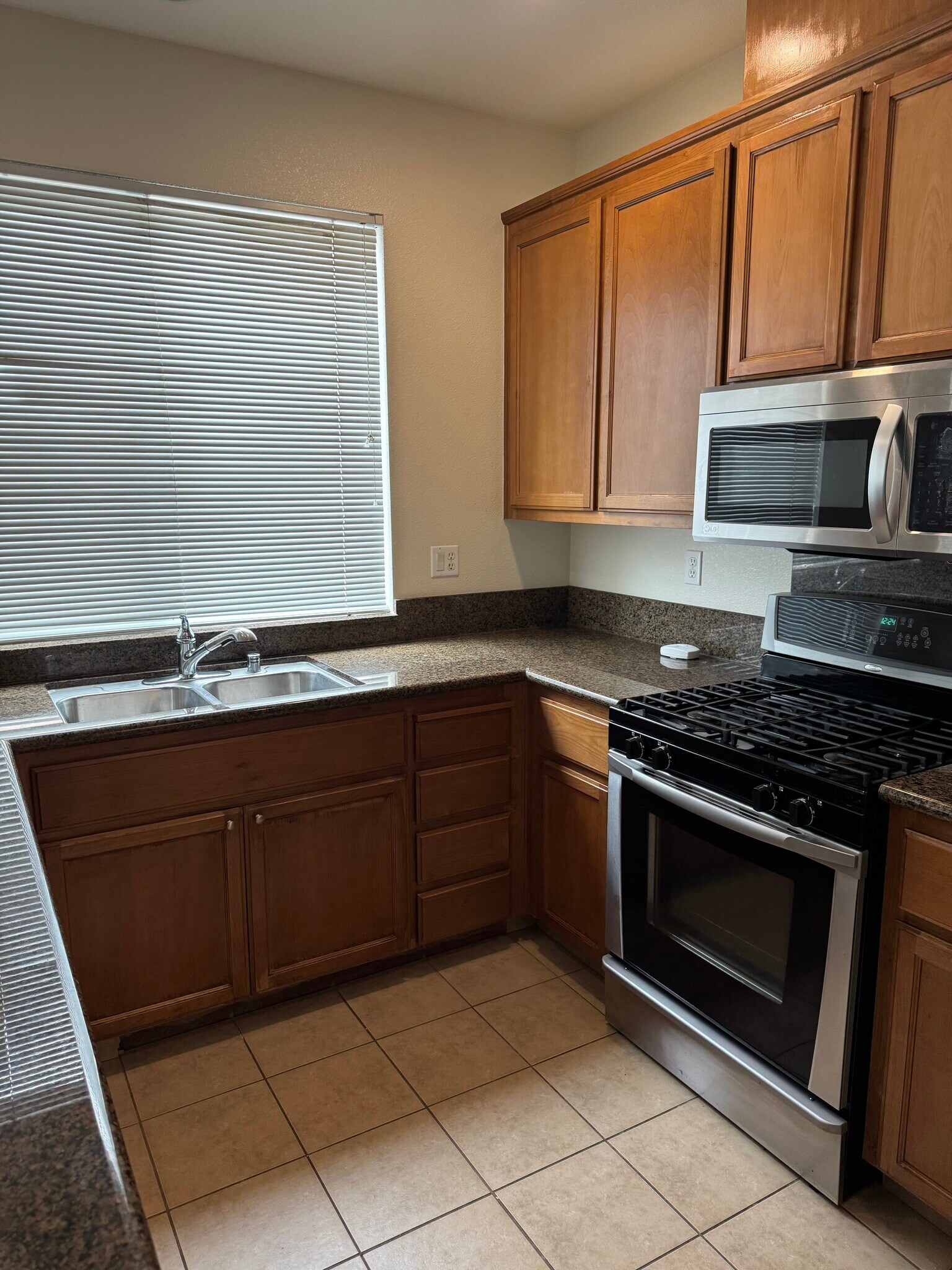 Building Photo - 481 Tea Tree Ter