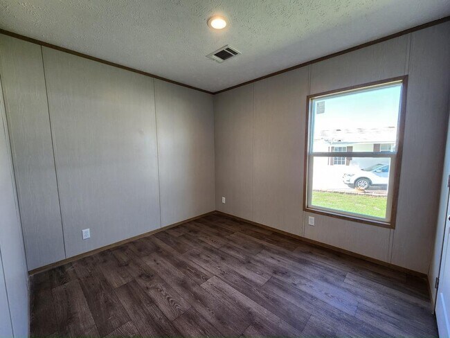 Building Photo - 539 Zebra Dr