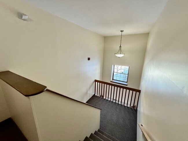 Building Photo - 4 Fairfax Ave