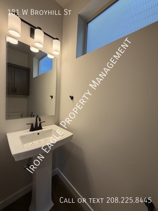 Building Photo - 181 W Broyhill St