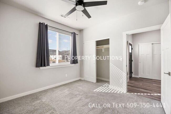 Building Photo - 909 5th Ave NE