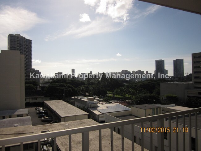 Building Photo - Clean, Light, Convenient Location, 6th Flo...