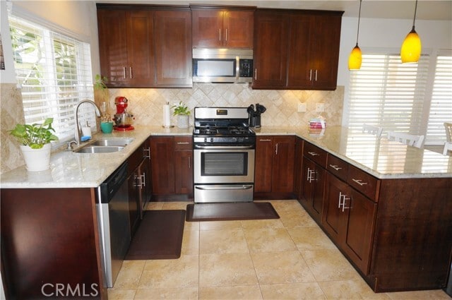 Building Photo - 2015 E Saddlewood Ln
