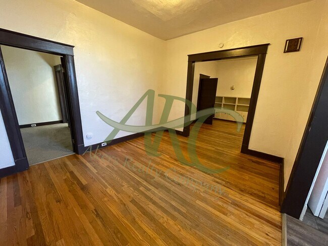 Building Photo - 501 Van Buren St