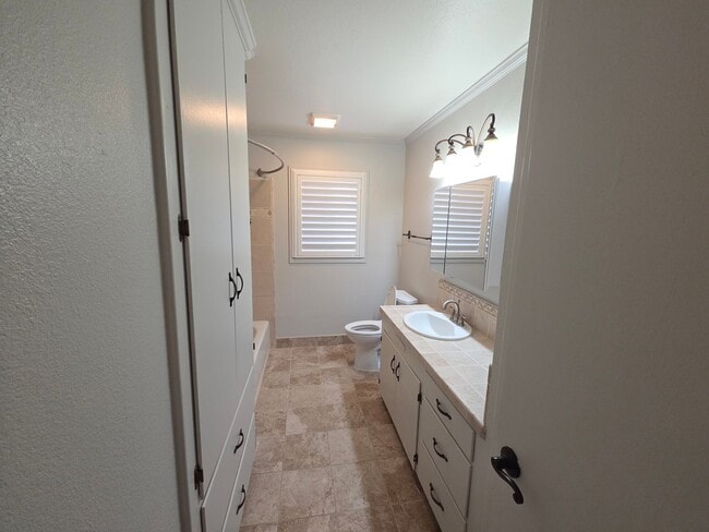 Building Photo - Well Maintained - 2 bedroom home in great area.
