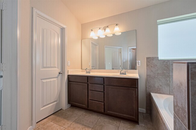 Building Photo - 5506 Casa Martin Dr