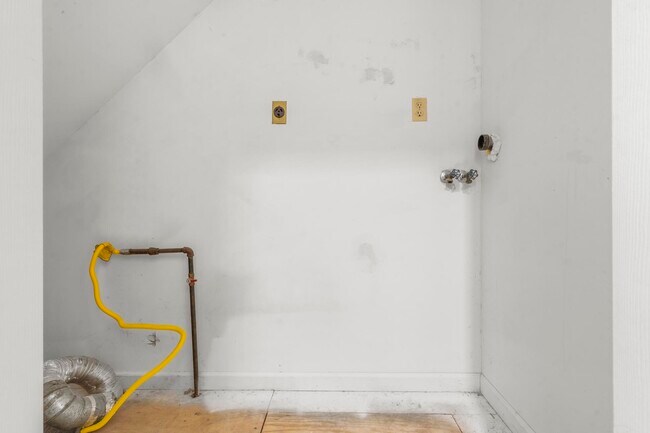 Washer / Dryer Hookup - 670 Middletown Ave