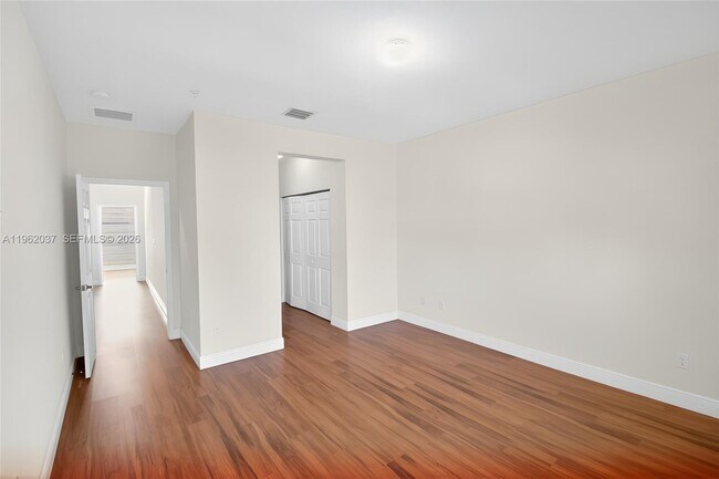 Building Photo - 1032 SW 147th Ave