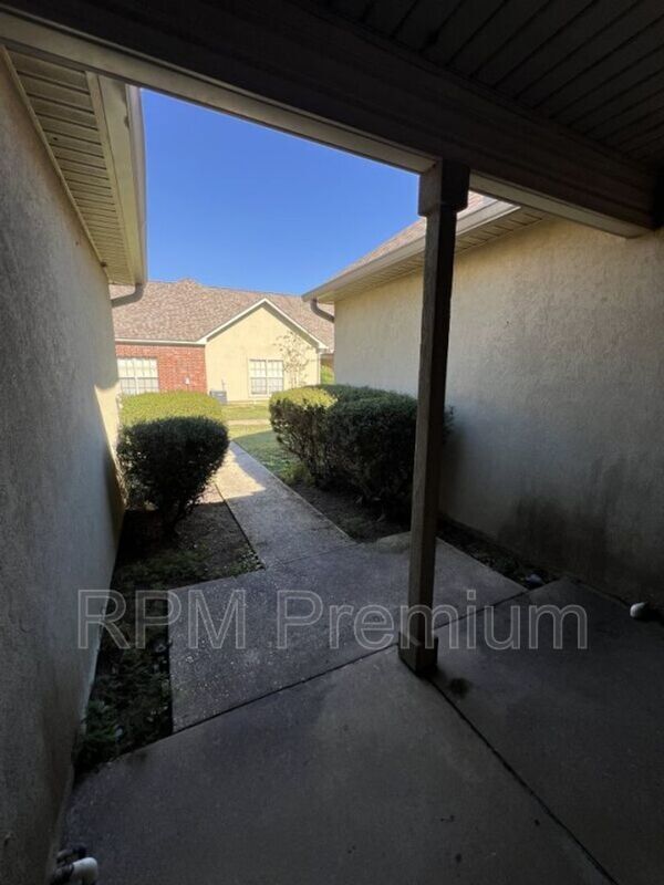 Building Photo - 4000 Mchugh Rd