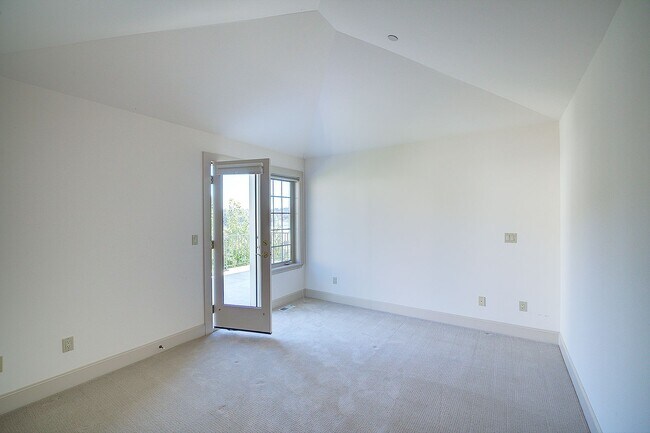 Building Photo - 4bd/4ba Kirkland House