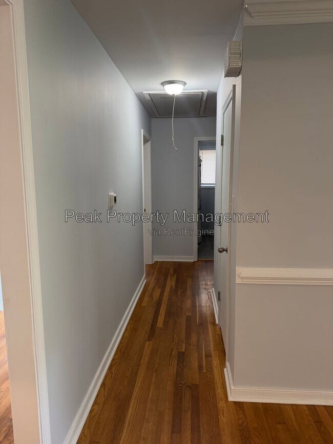 Building Photo - 2119 Woodmont Dr