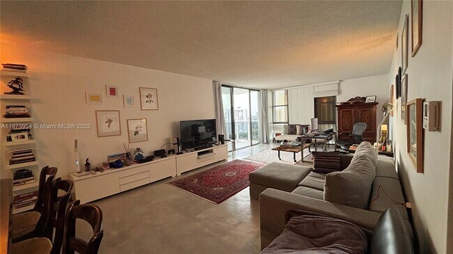 Building Photo - 3675 N Country Club Dr