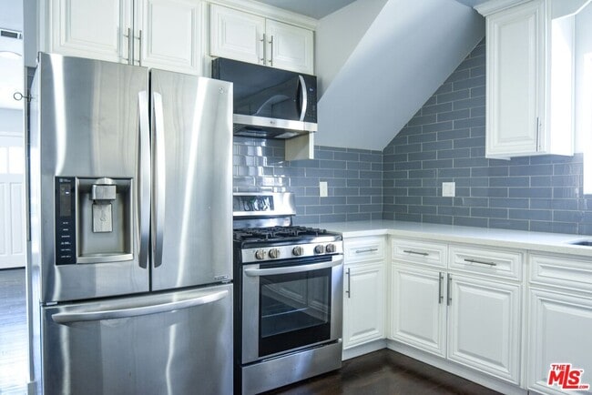 Building Photo - 2114 S Ridgeley Dr