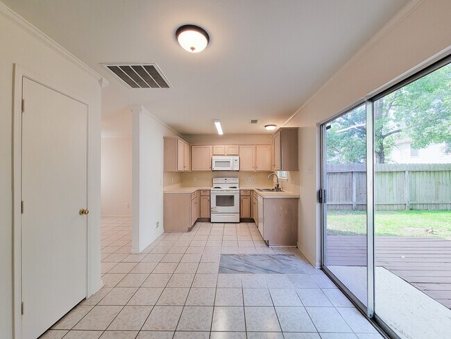 Building Photo - 11810 Rolling Stream Dr