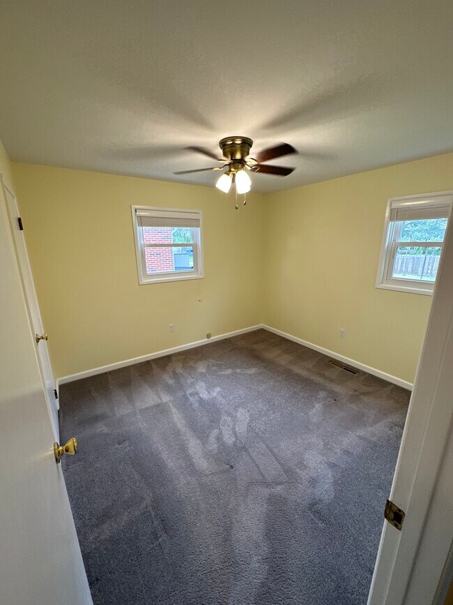 Building Photo - 6021 William Dr